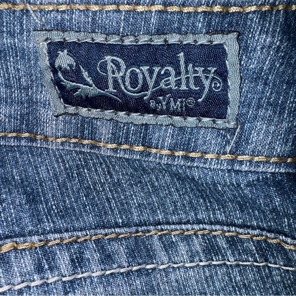 YMI Royalty Women’s Bermuda Shorts SZ 8 Blue Faded Embroidered Pockets Low Rise - Picture 5 of 9